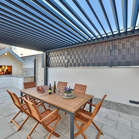 Luxury Apartment Pia With Swimming Pool And Grill تروغير المظهر الخارجي الصورة