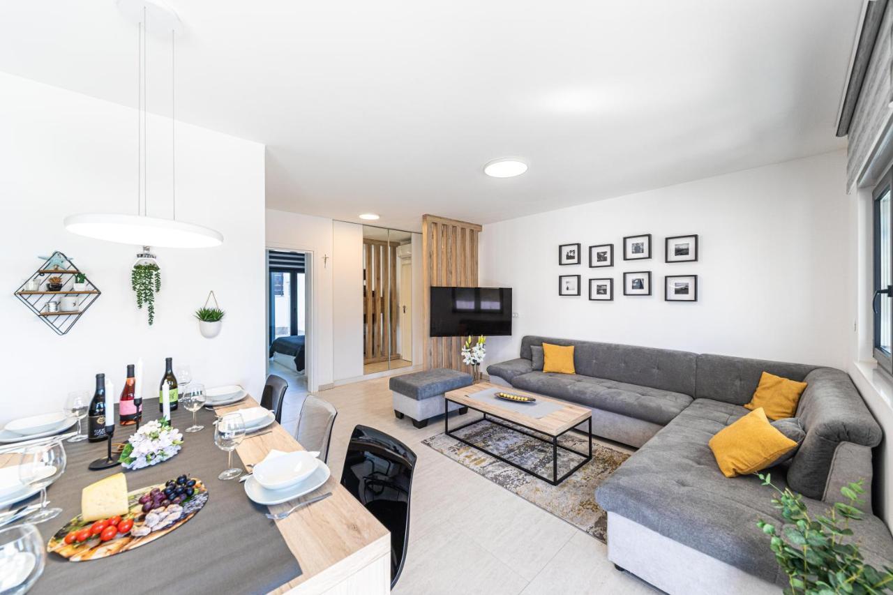 Luxury Apartment Pia With Swimming Pool And Grill تروغير المظهر الخارجي الصورة