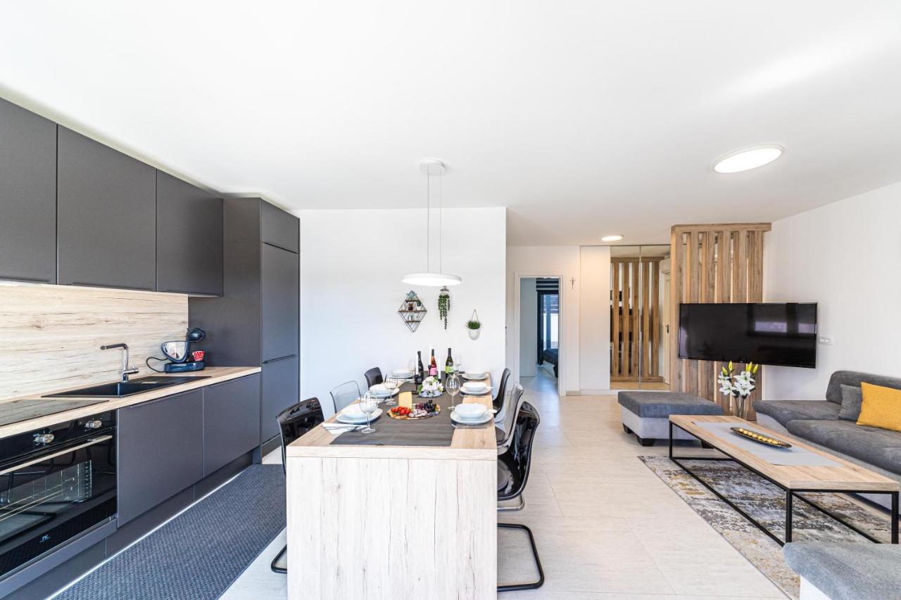 Luxury Apartment Pia With Swimming Pool And Grill تروغير المظهر الخارجي الصورة