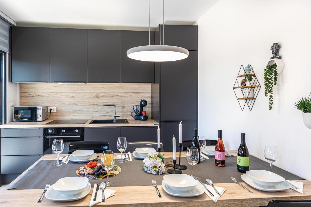 Luxury Apartment Pia With Swimming Pool And Grill تروغير المظهر الخارجي الصورة